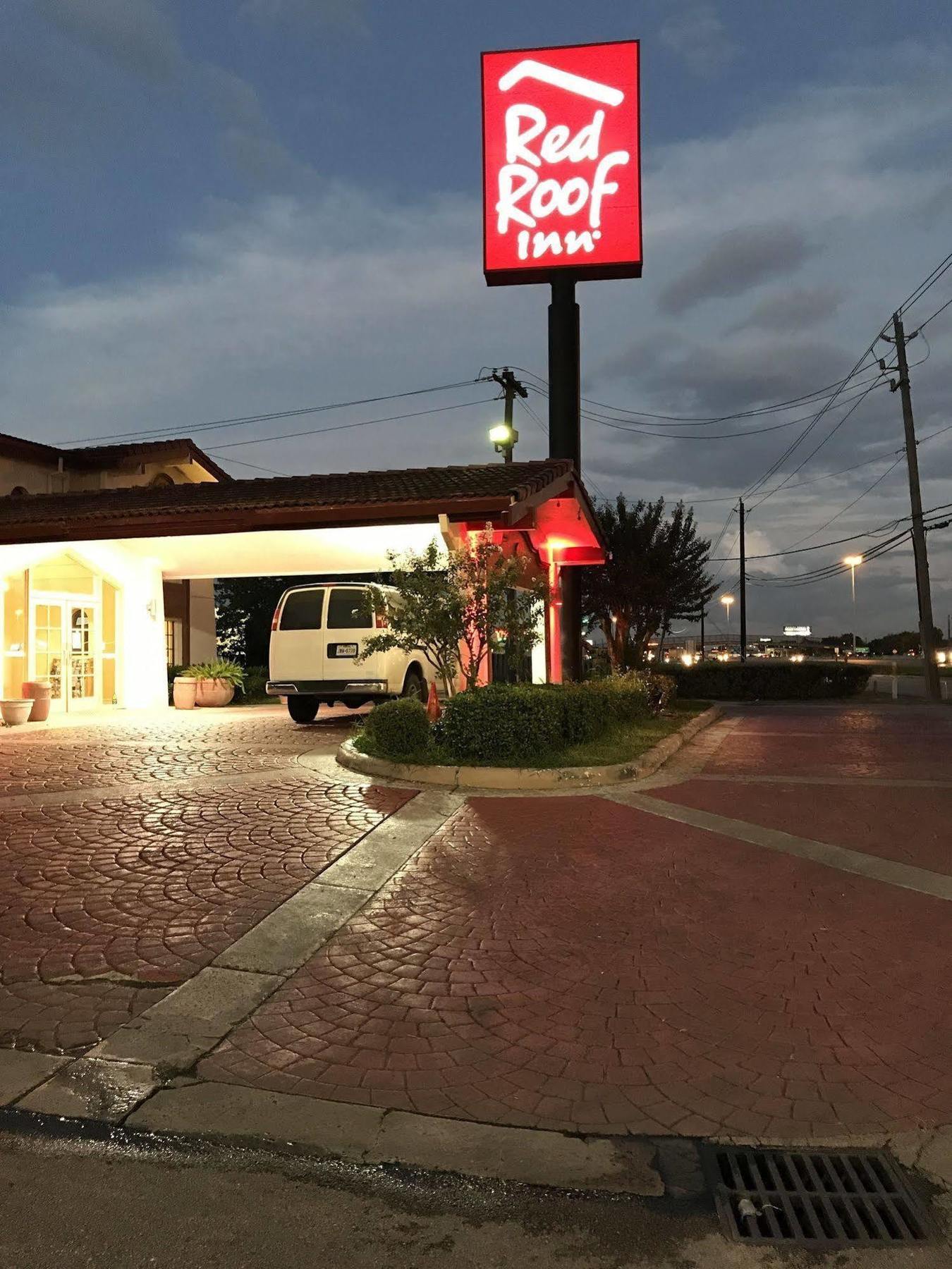 Red Roof Inn Houston East I-10 Exterior photo