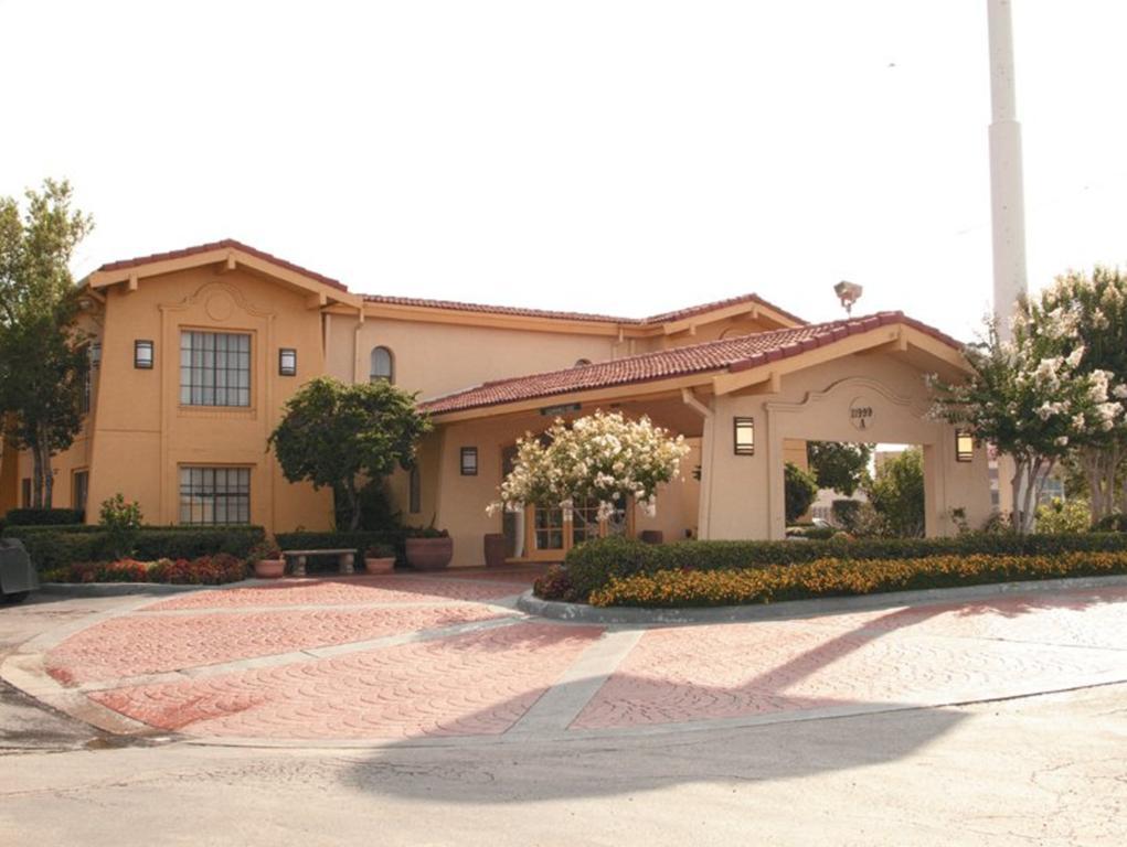 Red Roof Inn Houston East I-10 Exterior photo